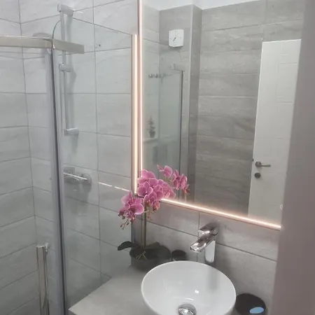 Studio Zara - Stefan Building Lake Daire Mamaia